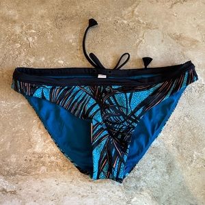 Lululemon swim bottoms size 8 (NWT)